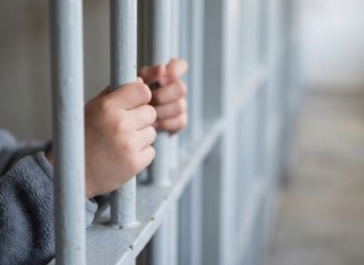 El Gobierno de Milei reglamentó el nuevo Régimen Penal Juvenil, que permite aplicar responsabilidad penal desde los 14 años