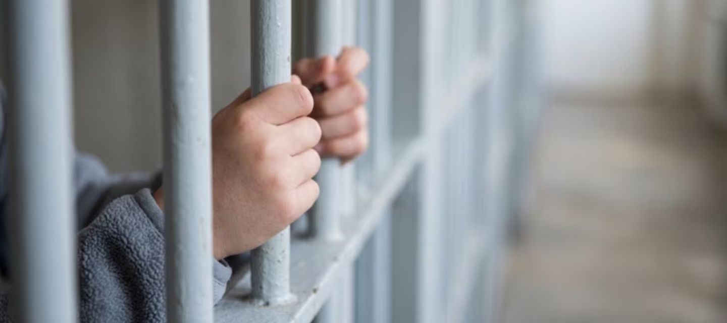 El Gobierno de Milei reglamentó el nuevo Régimen Penal Juvenil, que permite aplicar responsabilidad penal desde los 14 años