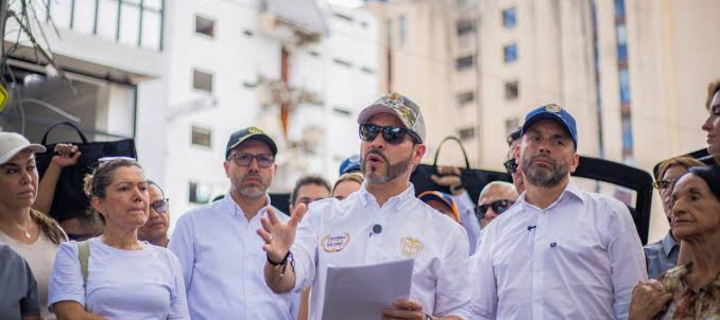 Abelardo de la Espriella cumple un mes en la Presidencia de Colombia marcado por el terremoto