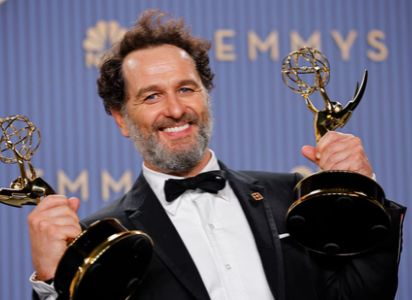“Widow’s Bay” dominó los Emmy 2026 con 14 premios y se convirtió en la comedia más premiada en una edición. 