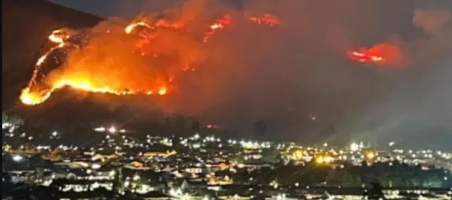 El incendio que comenzó en Villa de Leyva ya afecta 1.200 hectáreas, 715 dentro del Santuario Iguaque.