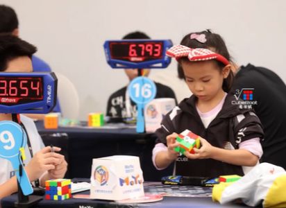 Lian Yunzhi, de 6 años, logró un promedio de 4,27 segundos al resolver cubos de Rubik 3x3x3 