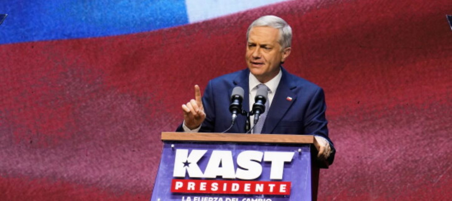 La aprobación de José Antonio Kast cayó a 25% en septiembre, mientras 62% desaprueba su gestión.