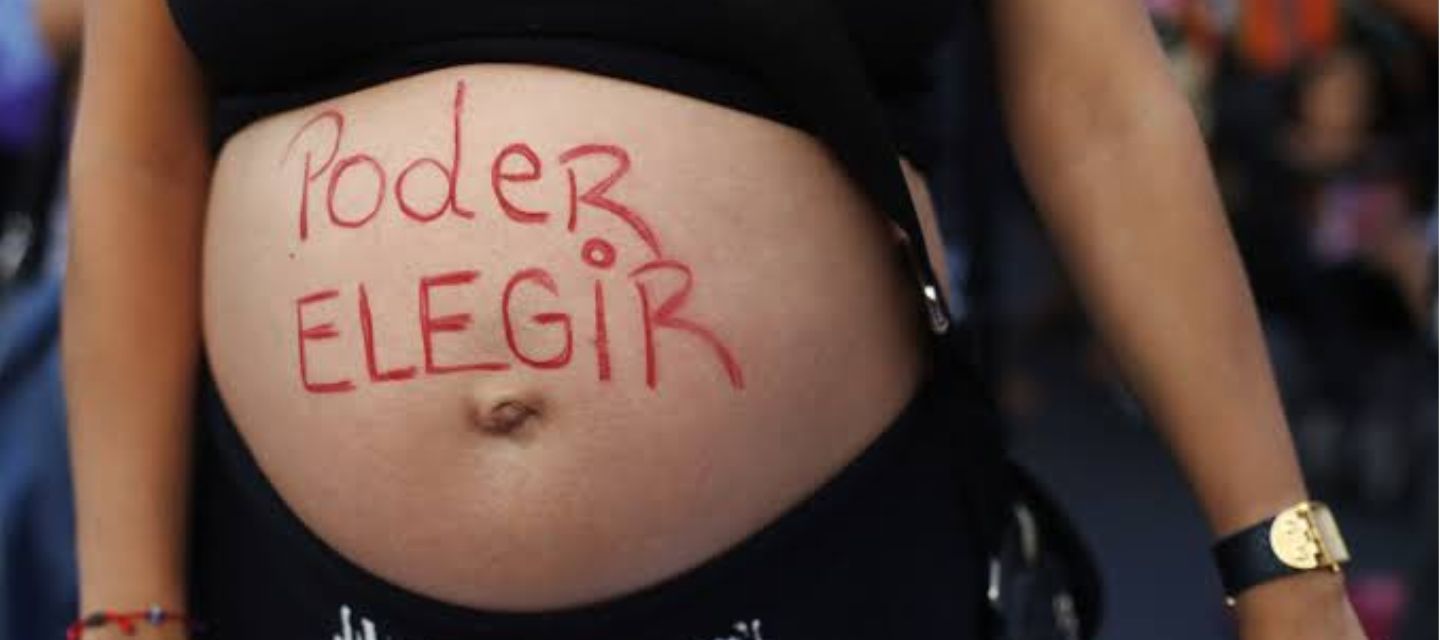 Una mujer ganó la primera demanda civil en Chile contra un médico por impedirle acceder a un aborto legal.