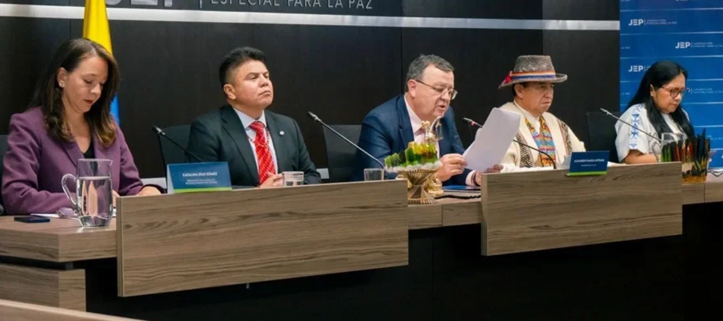 La JEP atribuyó crímenes de guerra y de lesa humanidad a diez exmandos de las FARC
