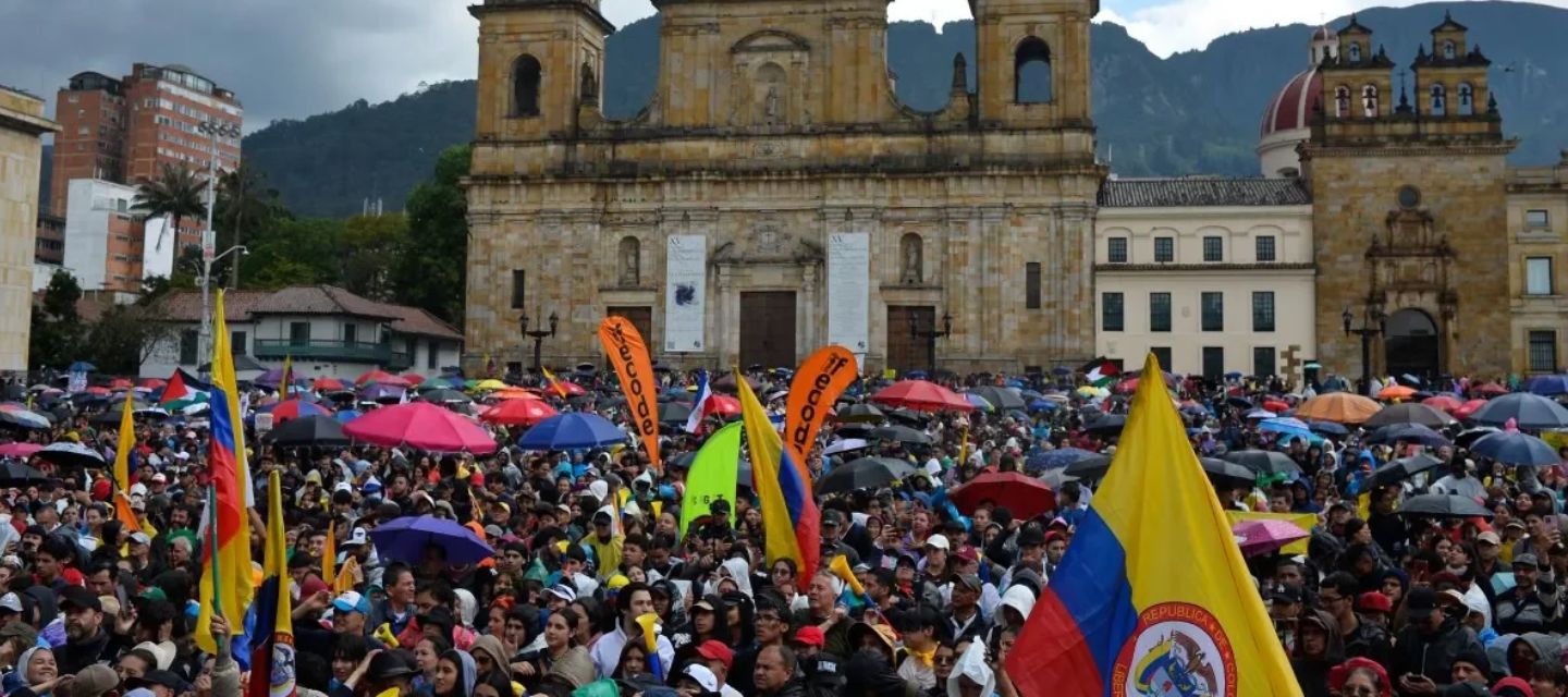 Miles de colombianos marcharon contra las políticas de Abelardo de la Espriella.