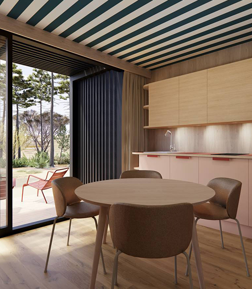 Küche offen zur Terrasse mit Blick auf die Bäume