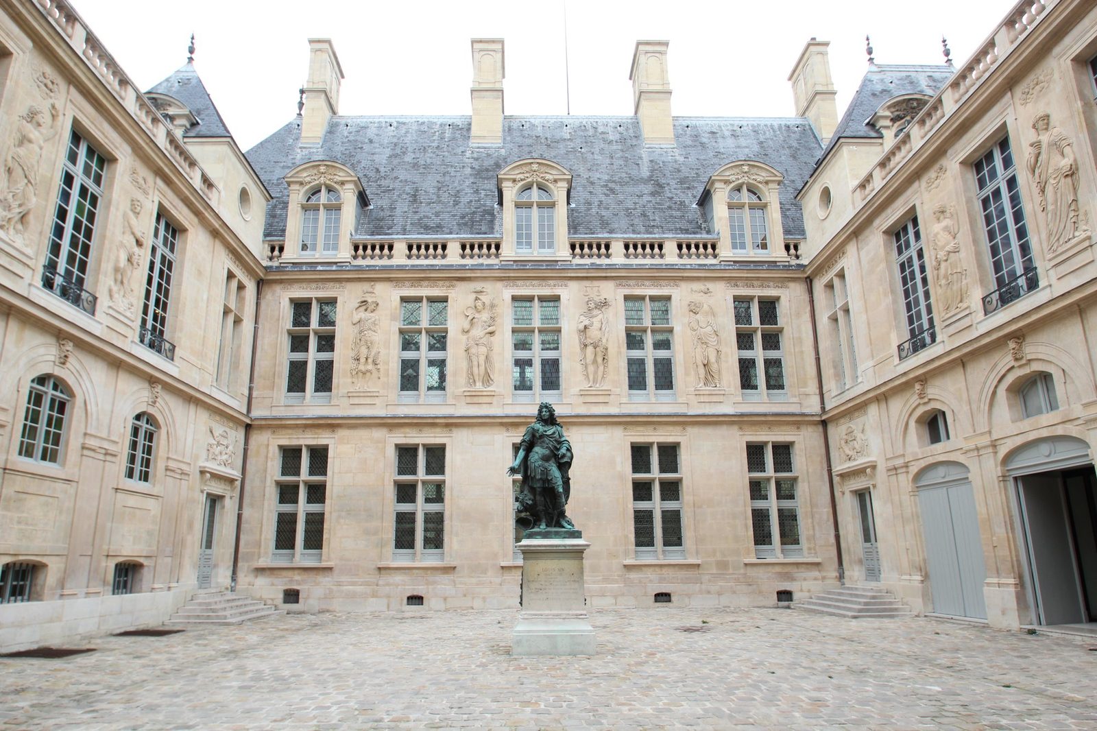Cour Louis XIV of the Musée Carnavalet, Paris