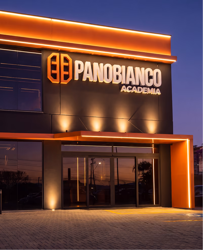Fachada Panobianco, iluminada com luzes LEDs.