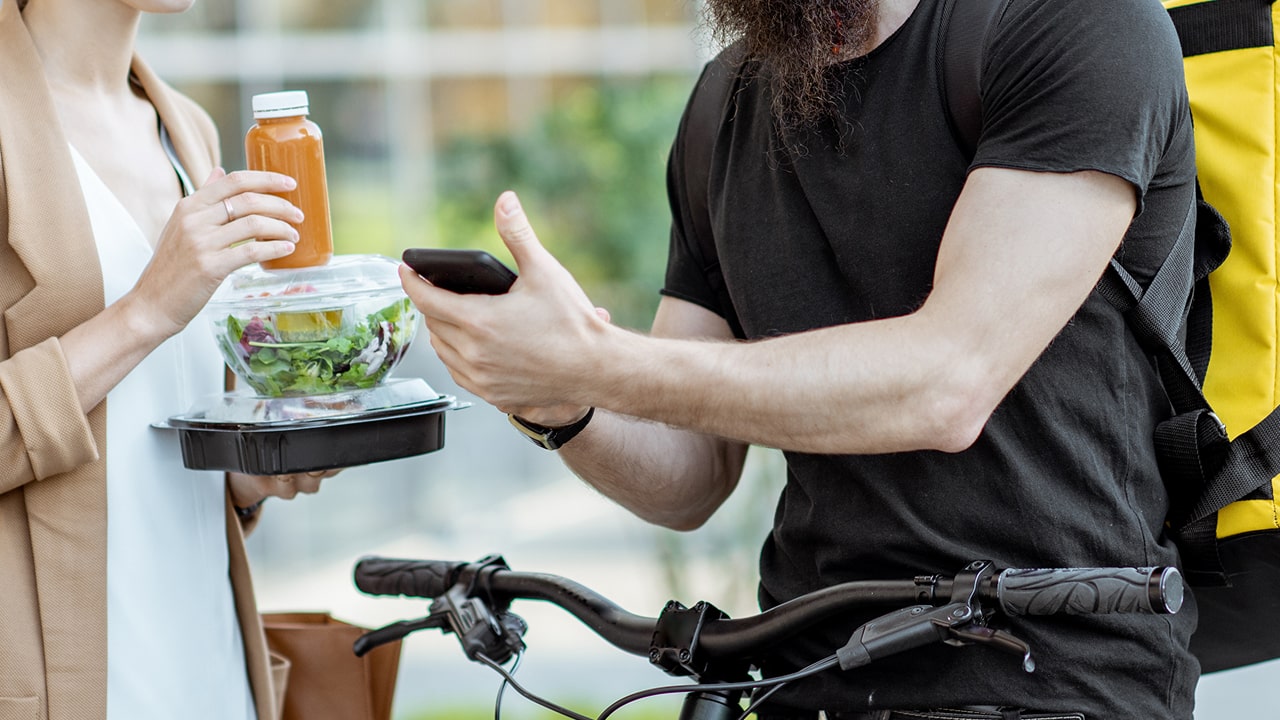 uber eats driver requirements article header image