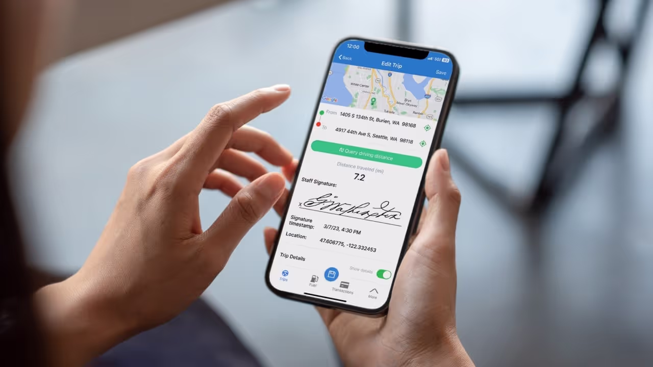 concept triplog evv | prestataire de soins à domicile visitant un patient
