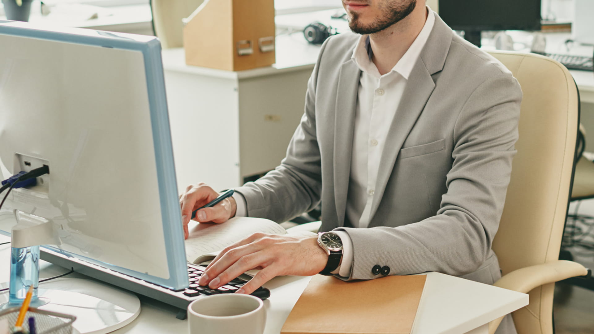 manager processing expense reimbursements at a computer