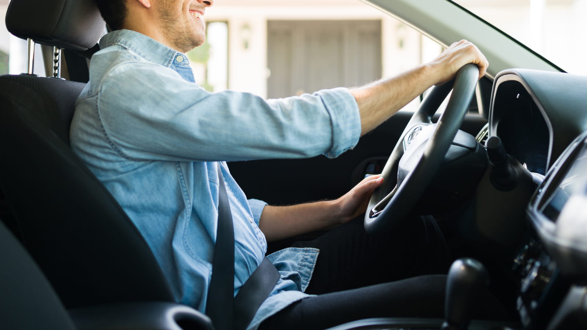 mobile employee driving a car, related to mileage tracking and salesforce