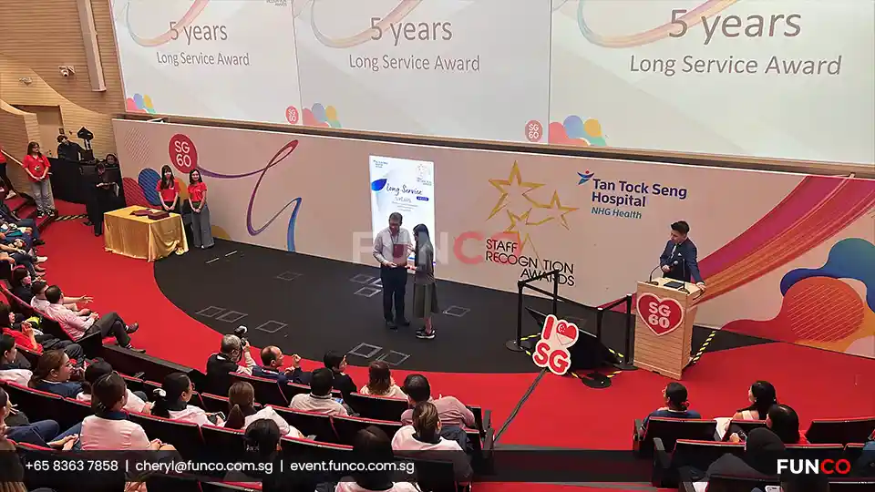 guests playing pre-event games