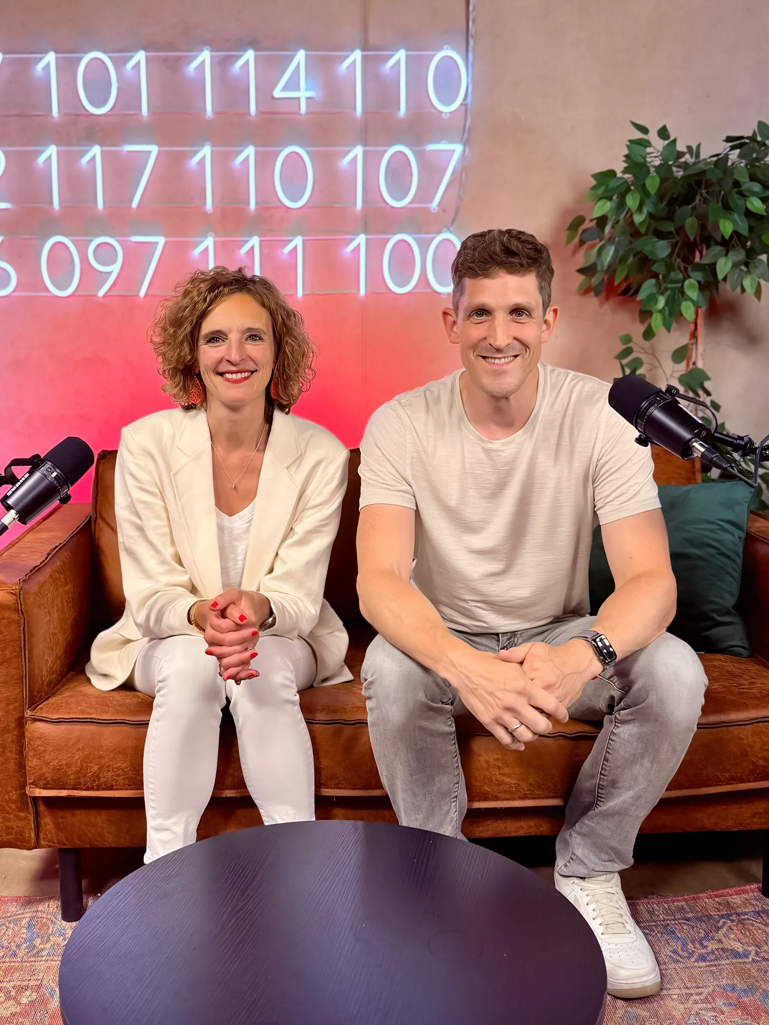 Aufnahme im Podcast Studio mit Simon und einem Gast
