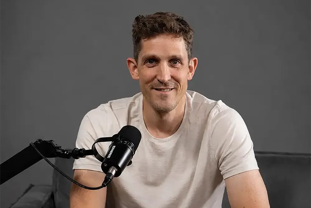 Simon Biela ist der Podcast-Host von AI & Why