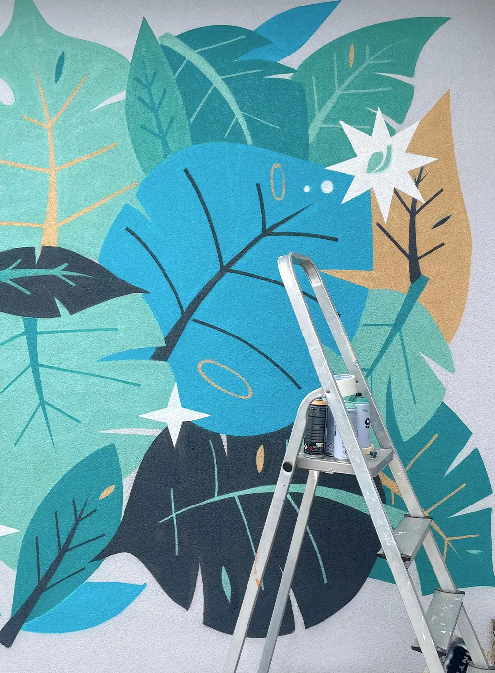 Murales Attico: Eleganza e natura in quota