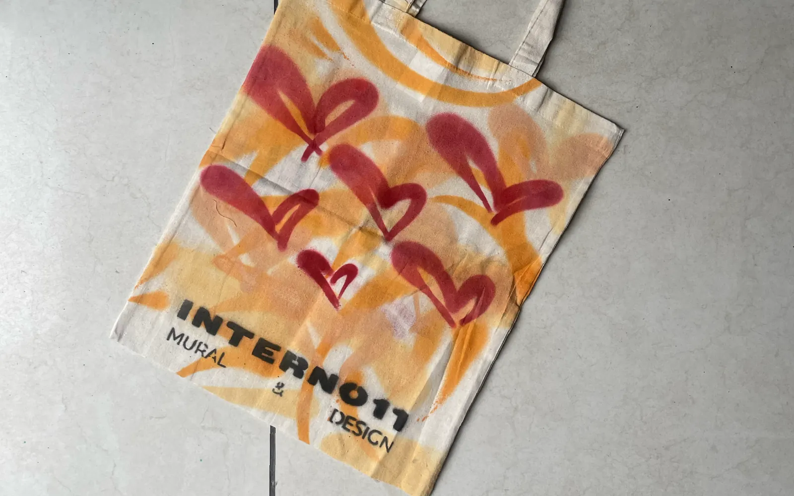Creatività senza limiti: la nostra esperienza nella customizzazione di abbigliamento e oggetti