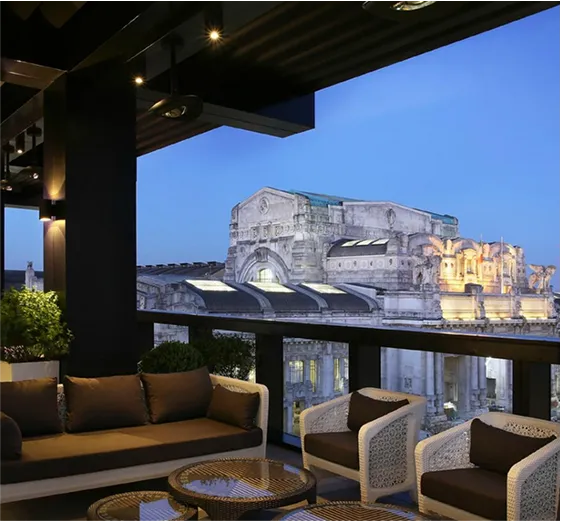 Rooftop avec vue sur les jardins du Castello di Cassano d’Adda pour un cocktail élégant organisé par INÜI Collection.