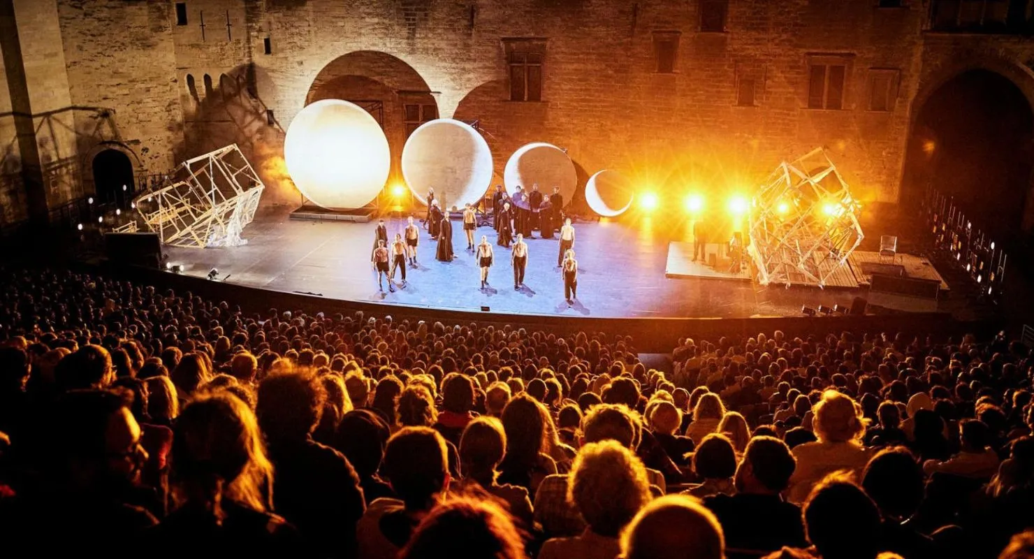 Soirée culturelle et spectacle privé dans un cadre provençal enchanteur avec INÜI Collection.