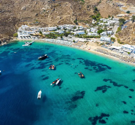 Eaux turquoise de la mer Égée offrant un cadre apaisant pour un incentive stratégique organisé par INÜI Collection à Mykonos.
