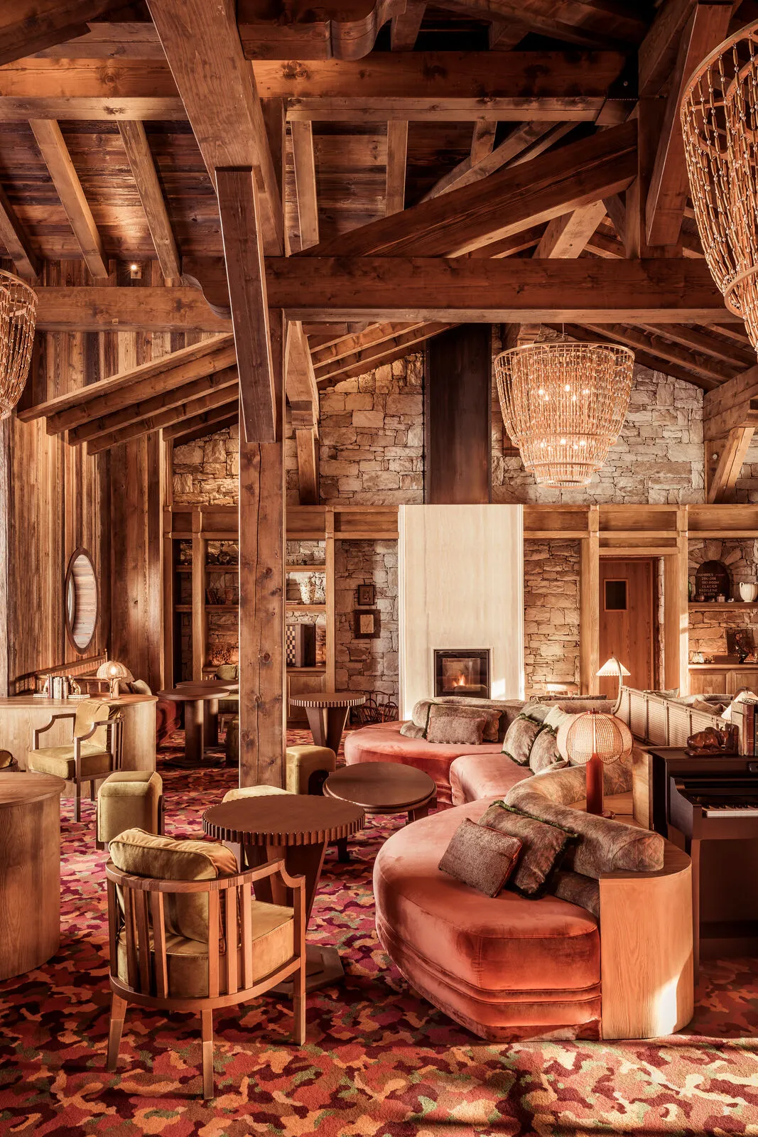 Réception au style chalet de luxe pour accueillir vos invités lors d’un lancement de produit avec INÜI Collection à Val d’Isère.
