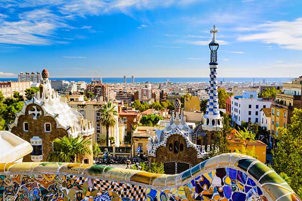 Balade culturelle au Parc Güell dans le cadre d’un événement d’entreprise haut en couleur organisé par INÜI Collection.