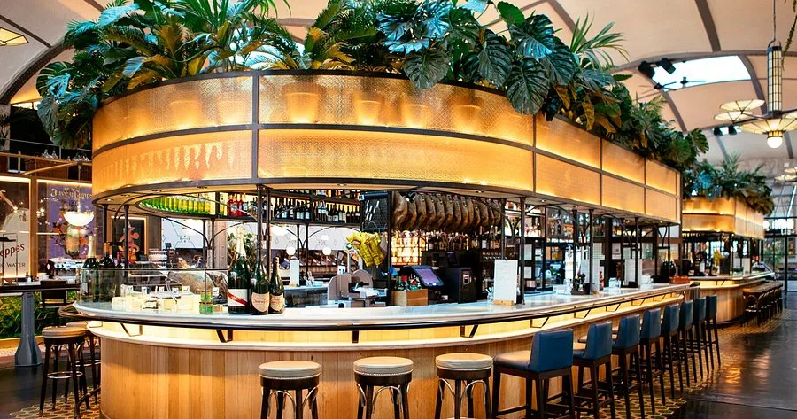 Cocktail au bar de l’Hotel Arts pour clôturer une journée de conférence organisée par INÜI Collection à Barcelone.