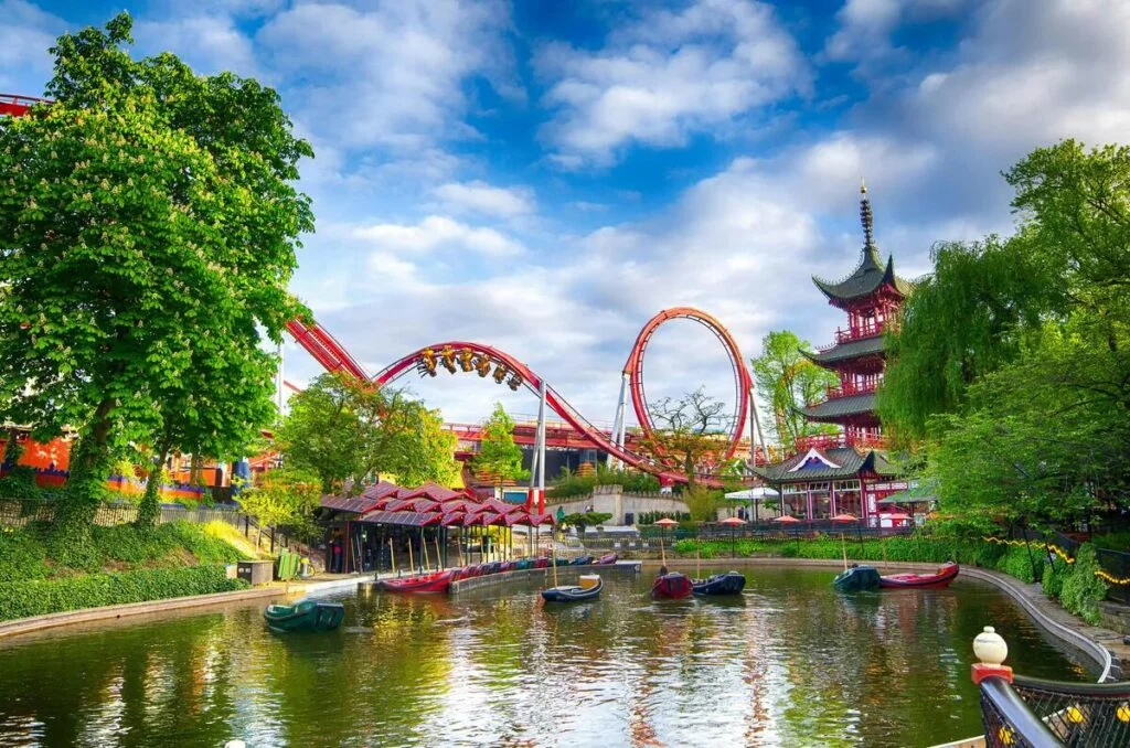Moment de détente et d’amusement dans un parc d’attractions de Copenhague durant un séminaire INÜI Collection.