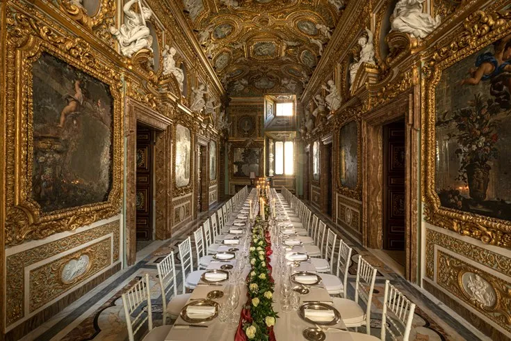 Dîner privé au cœur d’un décor artistique et historique dans une villa romaine avec INÜI Collection.