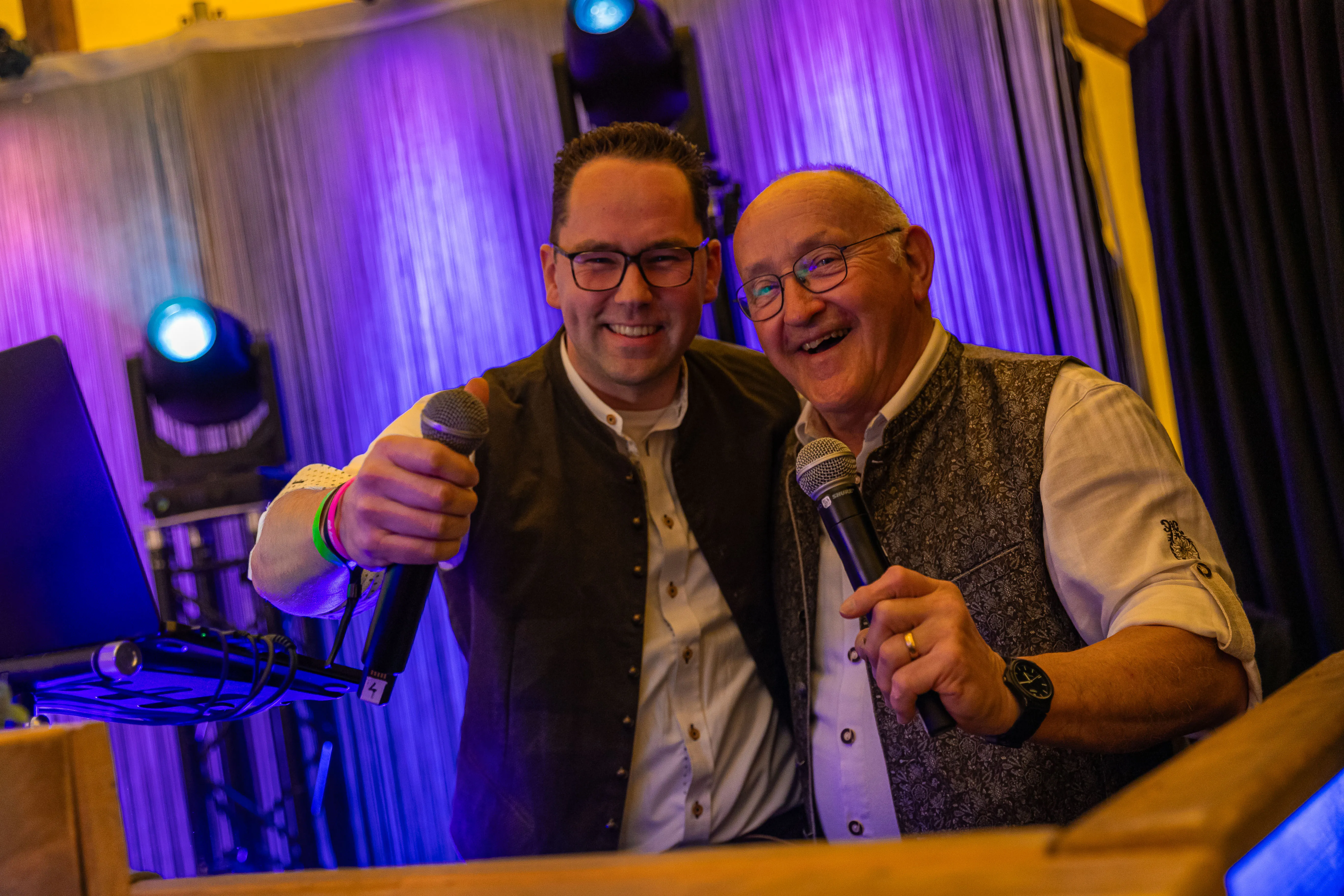 DJ's Die Cramer Almdudler