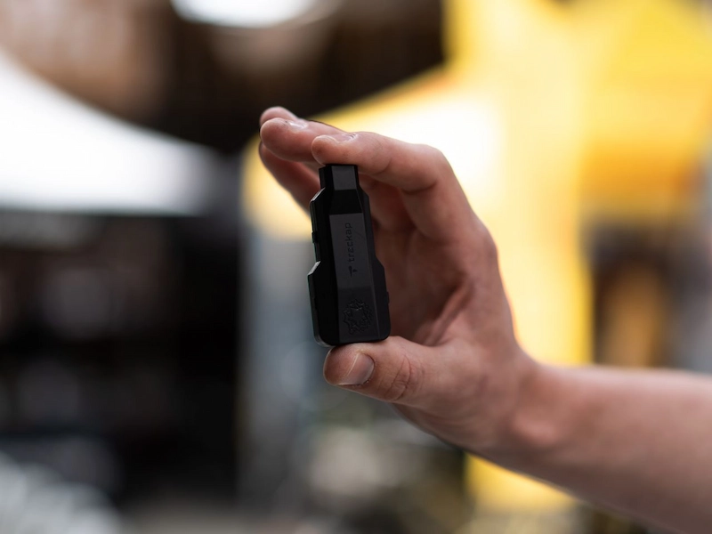 Our ultra-compact Peppino and Peppilite markers fit comfortably in your hand.