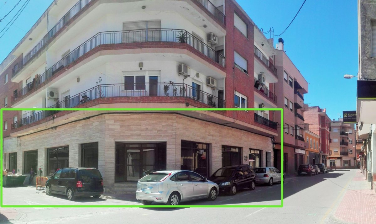 VENTA O ALQUILER Local con plazas de aparcamiento en Cabezo de Torres