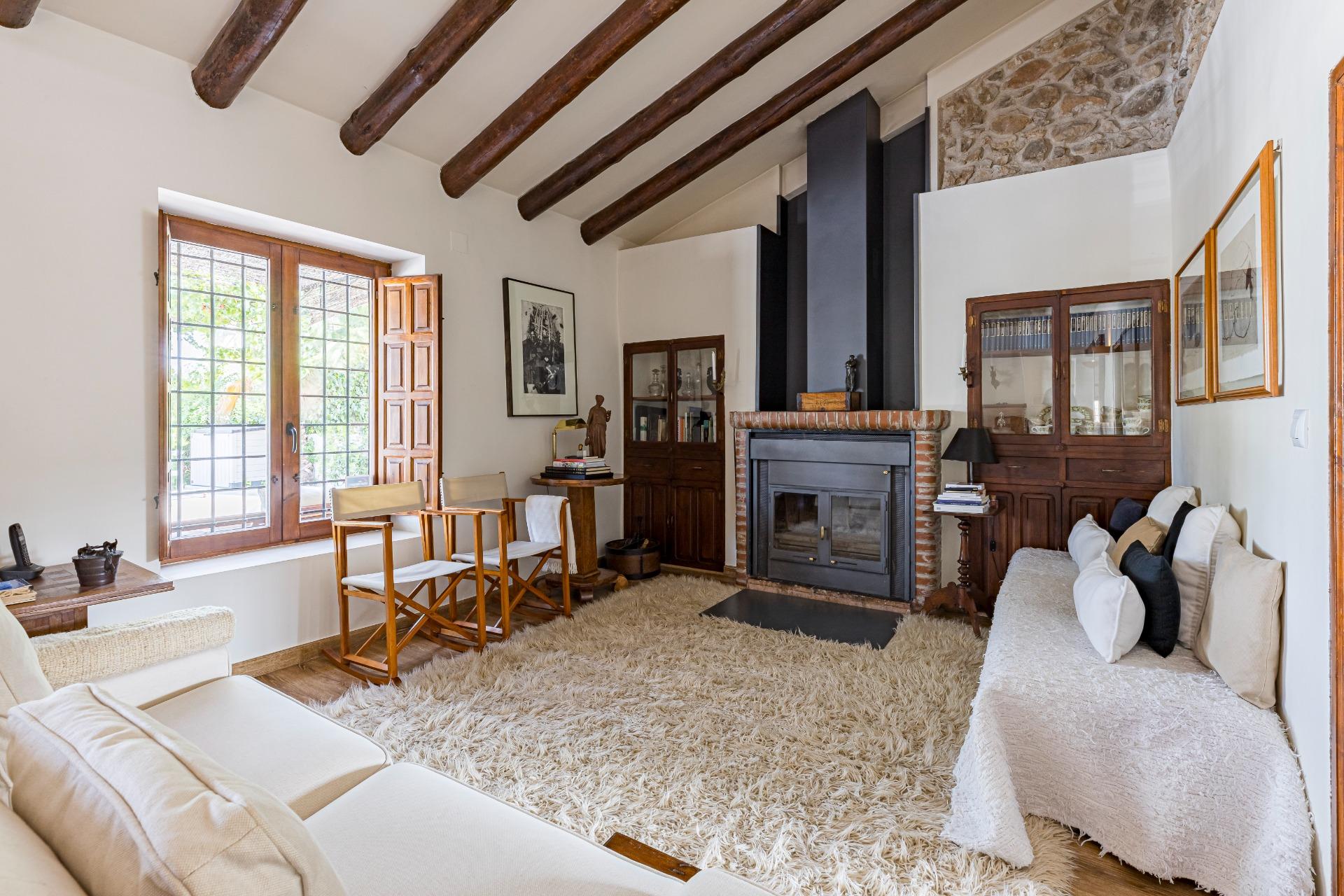 PRECIOSA CASA CON TERRENO Y PISCINA EN MULA