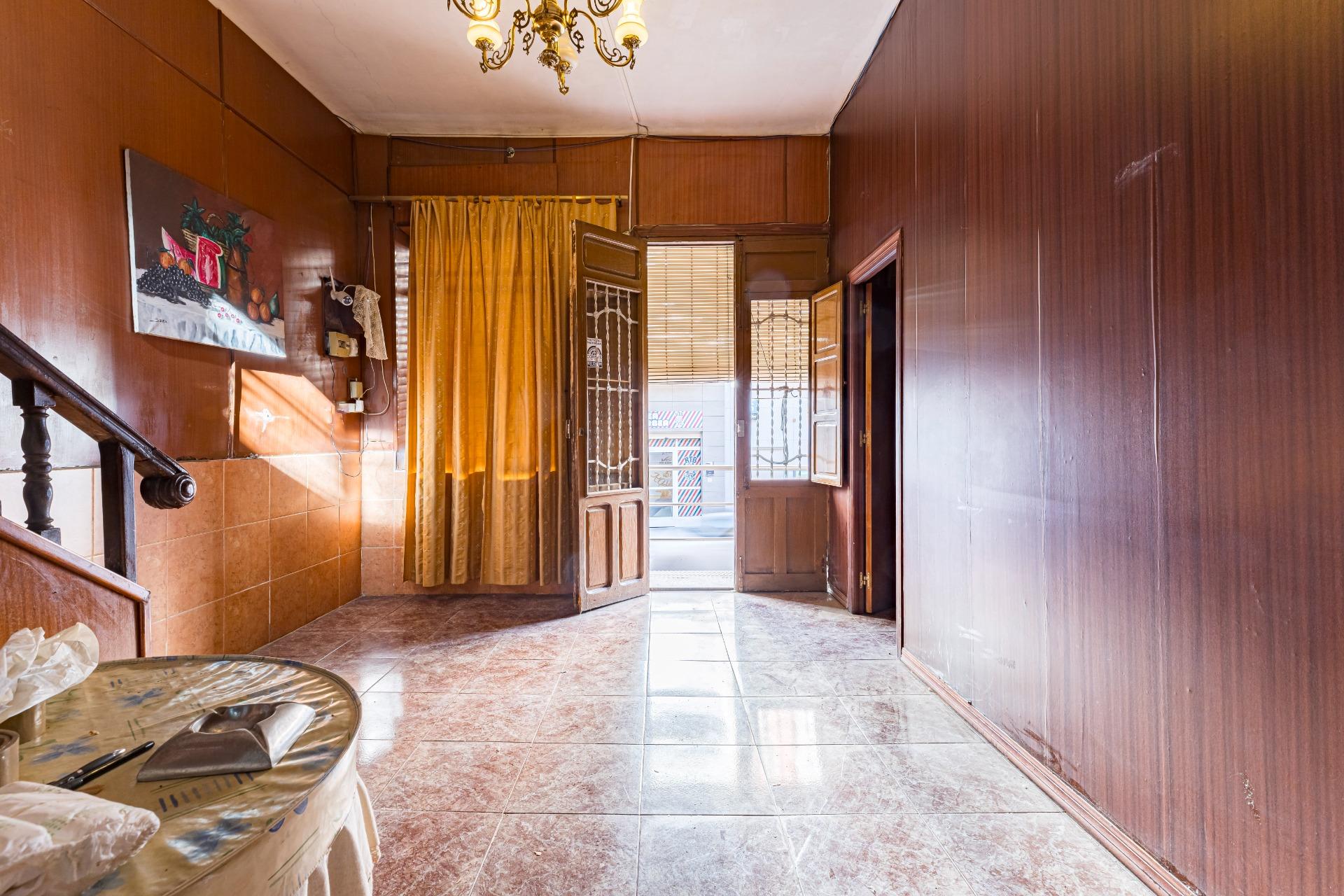 VIVIENDA FAMILIAR EN CALLE MAYOR DE LOS GARRES