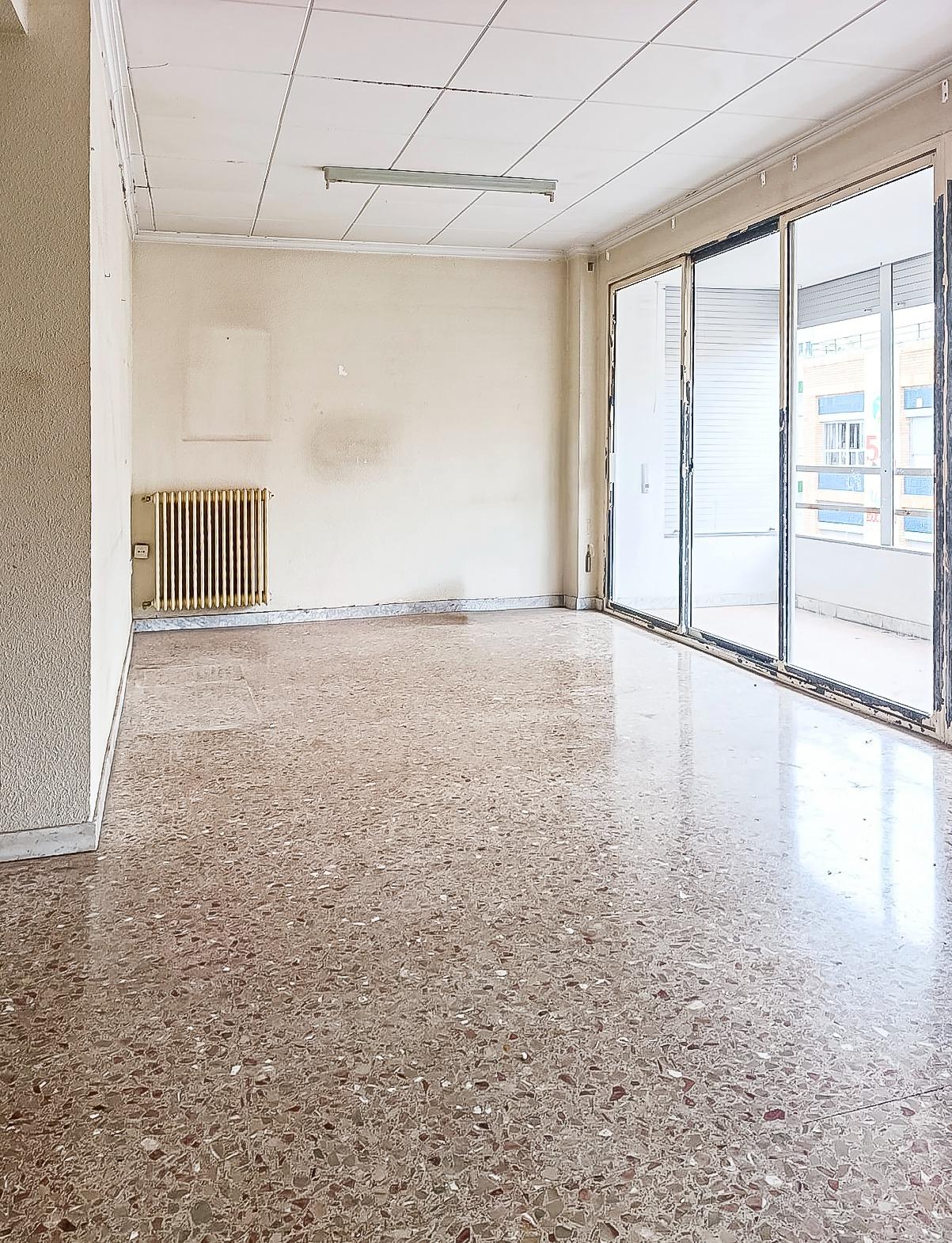 ¡Oportunidad única en pleno centro de Yecla!