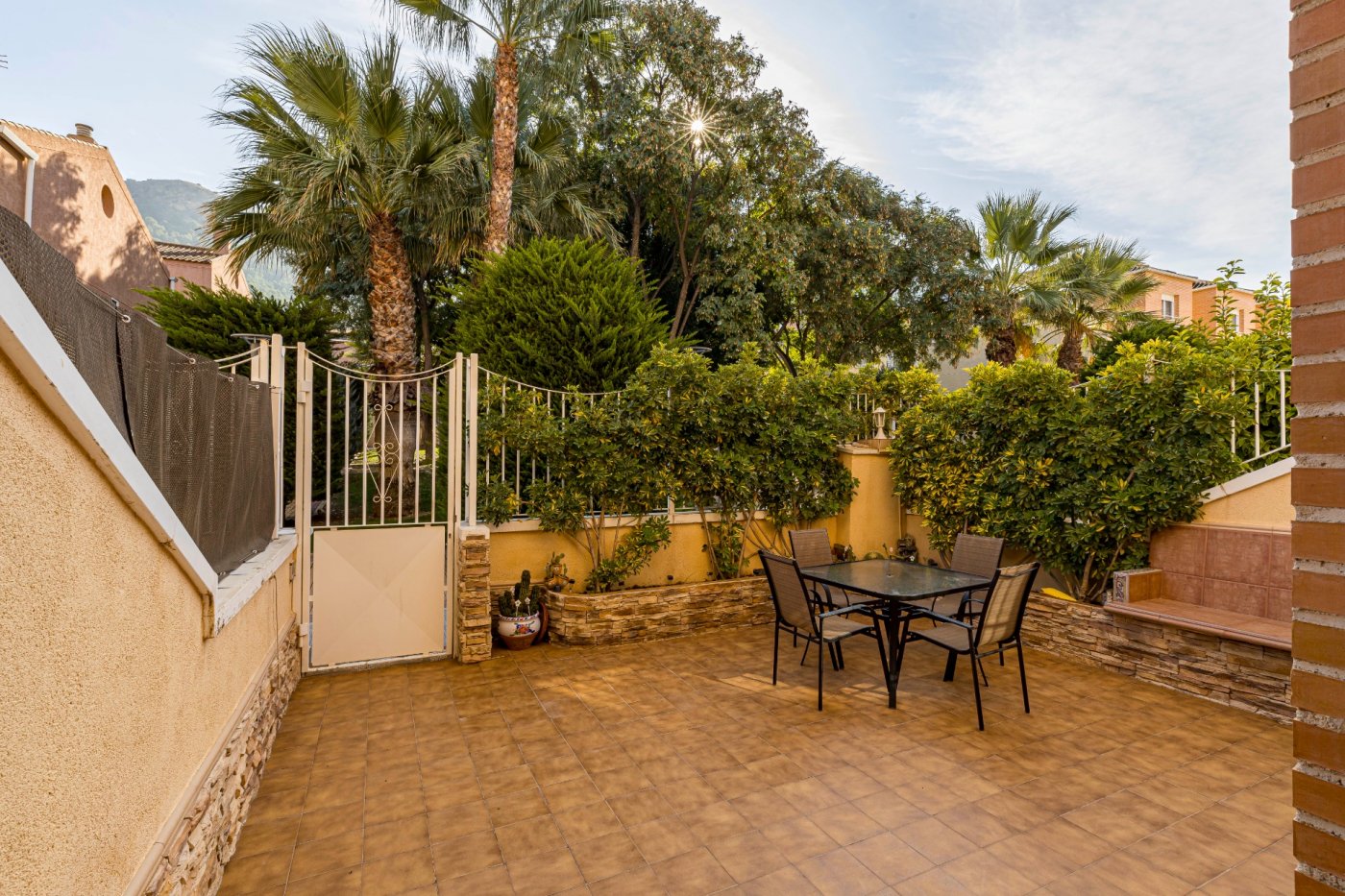 DÚPLEX EN VENTA EN CALLE MURILLO LOS GARRES