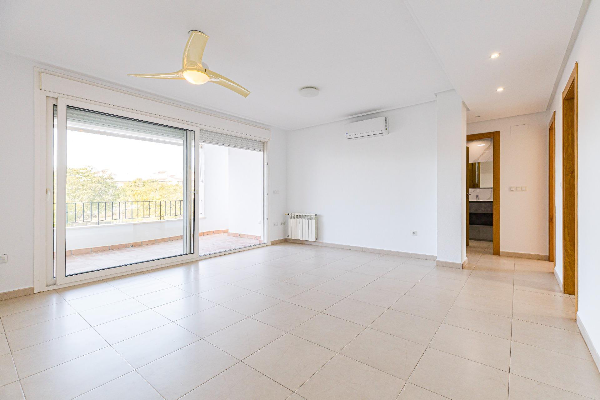 Piso luminoso en La Torre Golf Resort