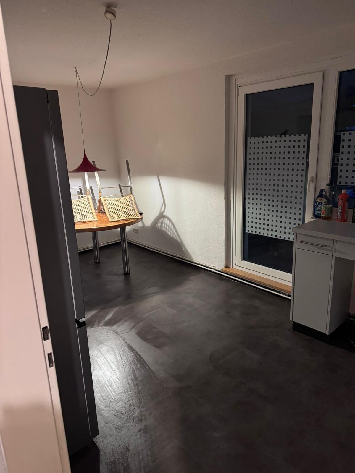 Nachher: saubere, leergeräumte Küche nach professioneller Messie Hilfe und Entrümpelung in Niedersachsen