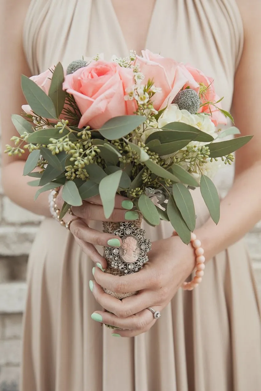 Spring Wedding Trends: Sparkling Bouquets