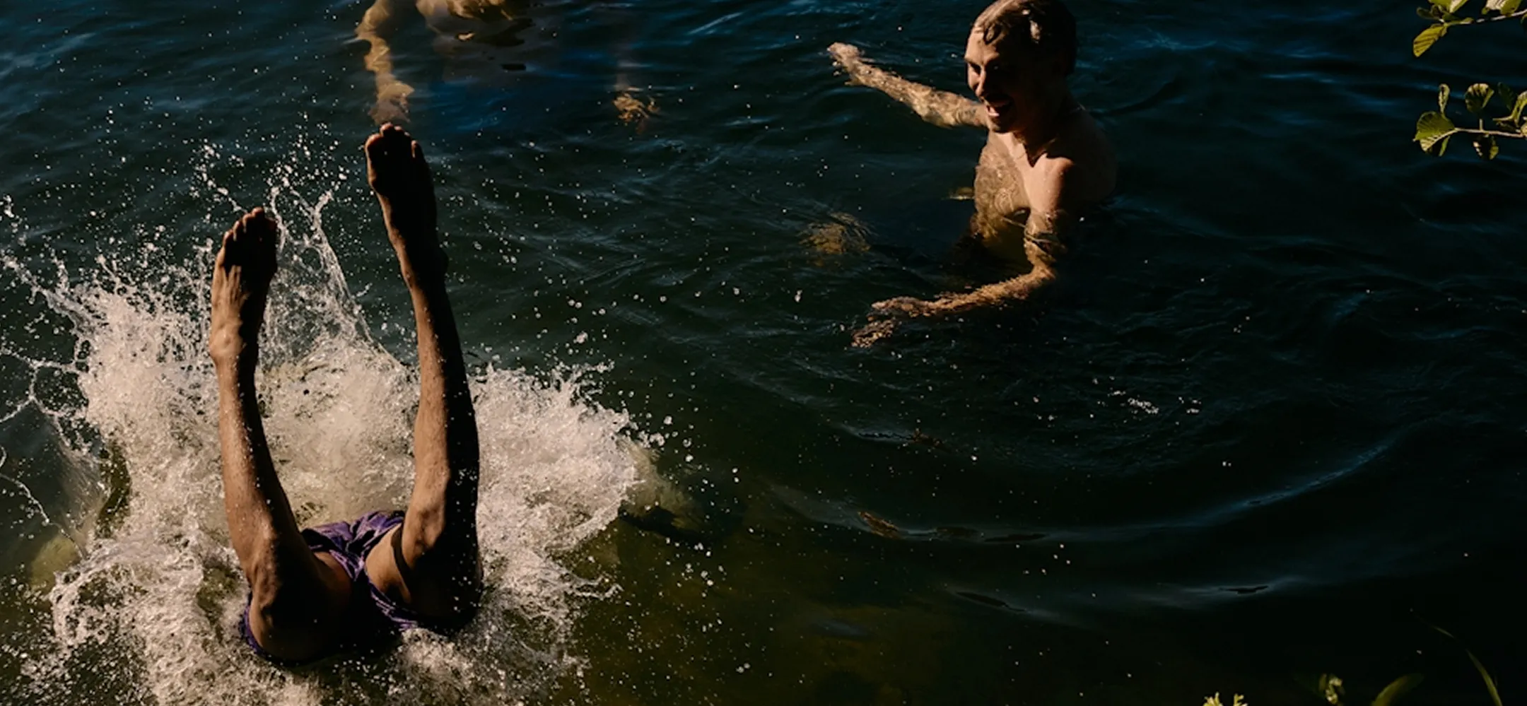 Moment de baignade dans une eau naturelle
