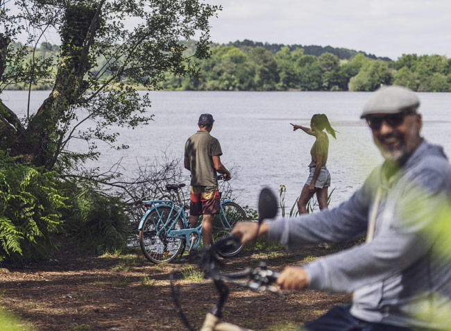 Balade à vélo au bord d’un lac à Seignosse