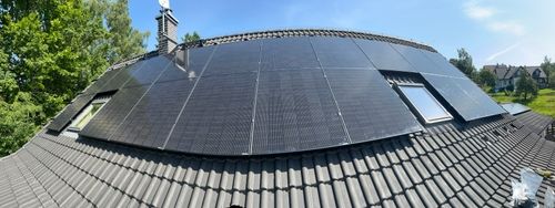 Rodinný dům a garáž Dalešice 15 kWp