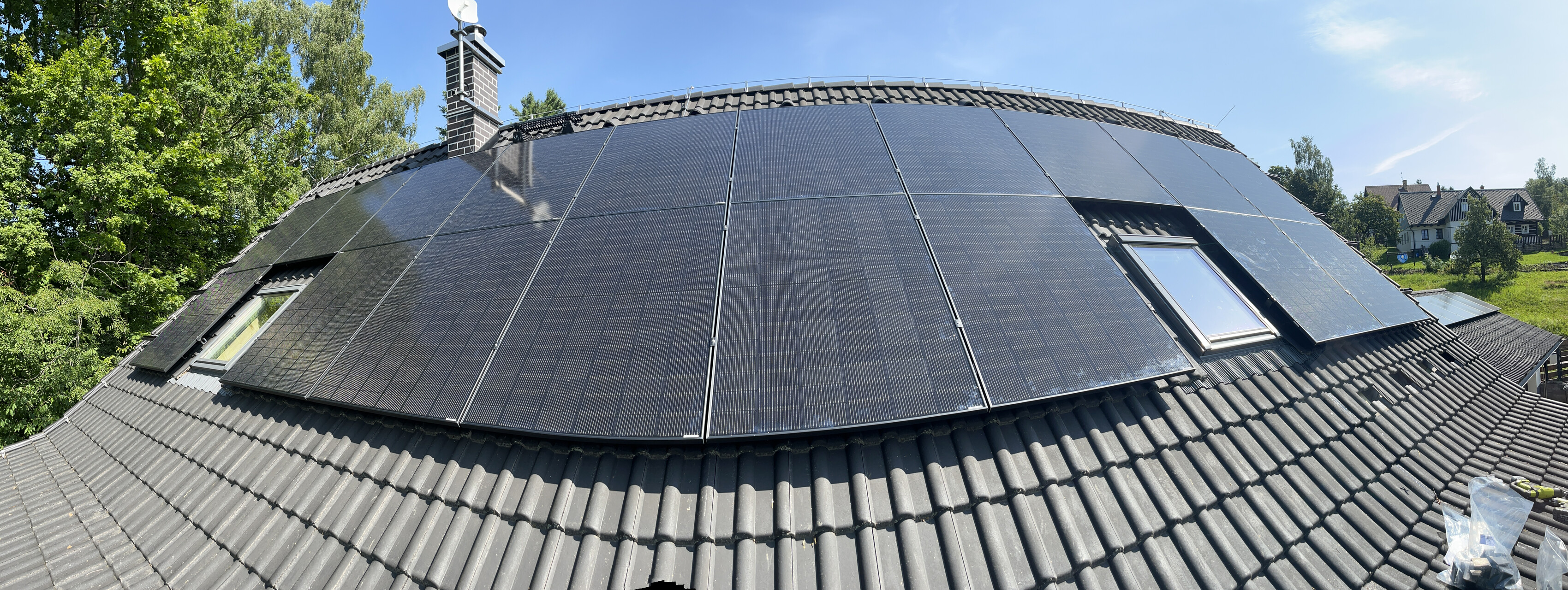 Rodinný dům a garáž Dalešice  15 kWp