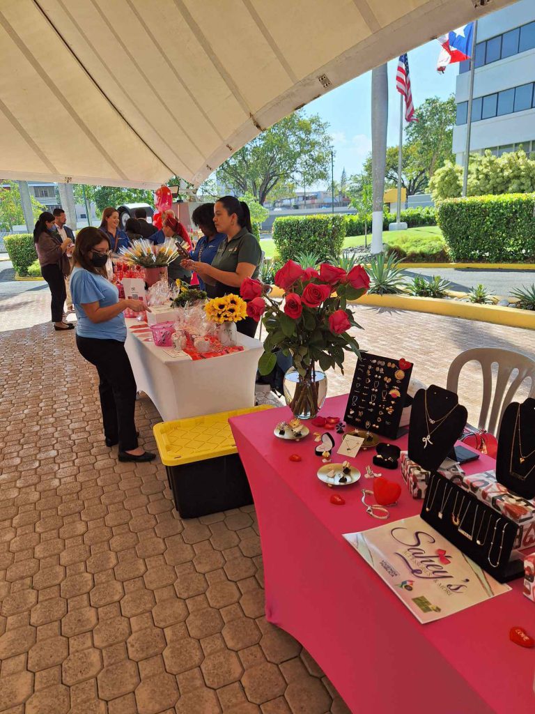 Departamento de la Vivienda celebra día de la amistad Foto 11