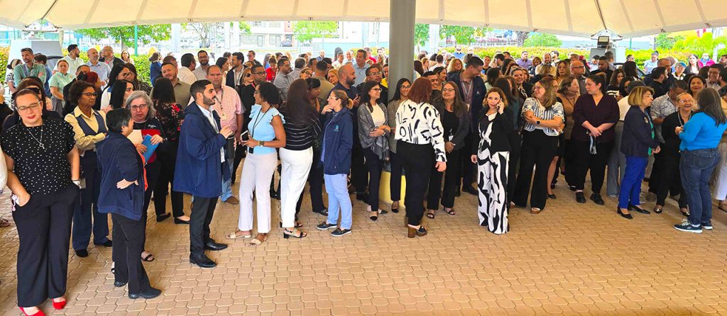Designada secretaria del Departamento de la Vivienda es recibida por empleados de la agencia Foto 6