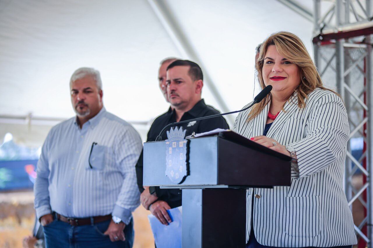 Gobernadora anuncia comienzo de construcción de vivienda para personas de ingresos bajos y moderados en Isabela Foto 5