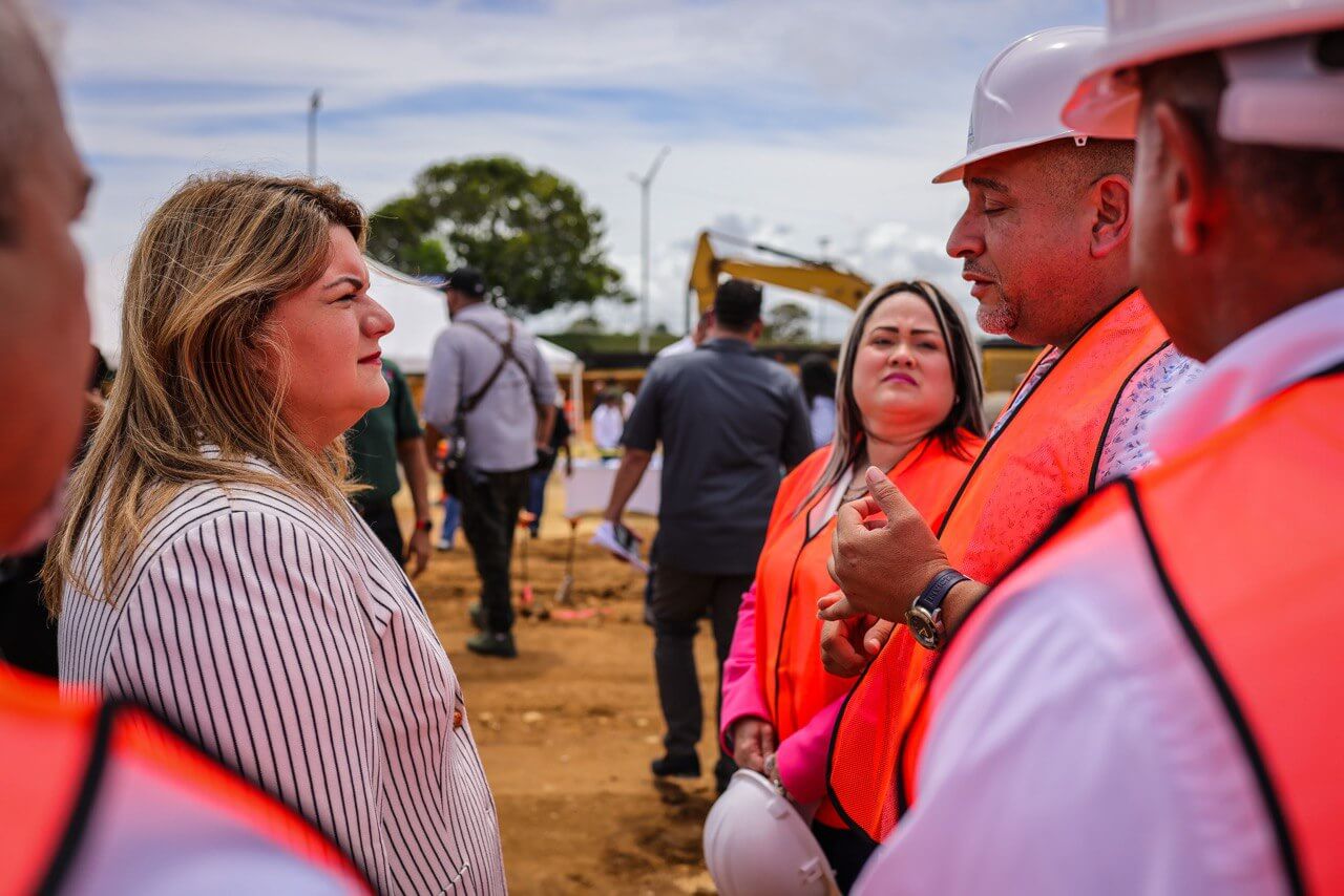 Gobernadora anuncia comienzo de construcción de vivienda para personas de ingresos bajos y moderados en Isabela Foto 4