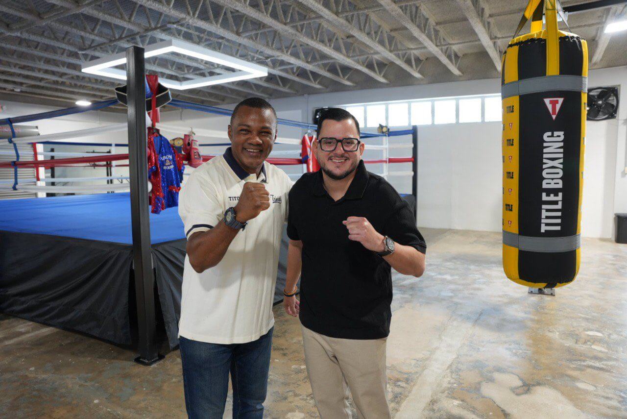Tito Trinidad junto a Omar Figueroa.