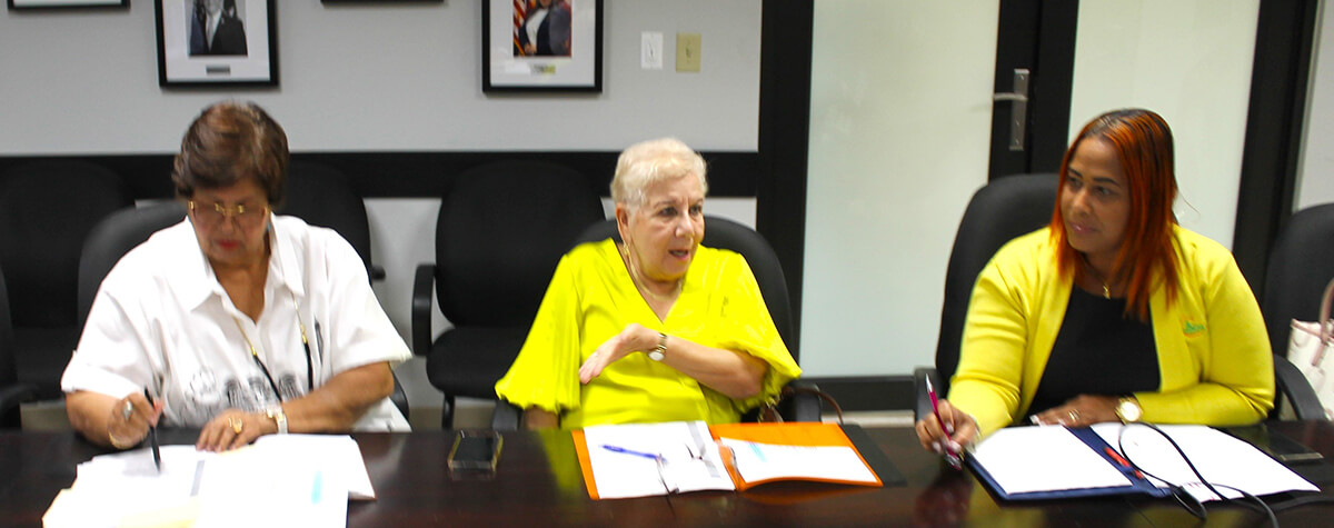 Subsecretario del Departamento de la Vivienda se Reúne con Alcaldesa de Loíza Foto 5
